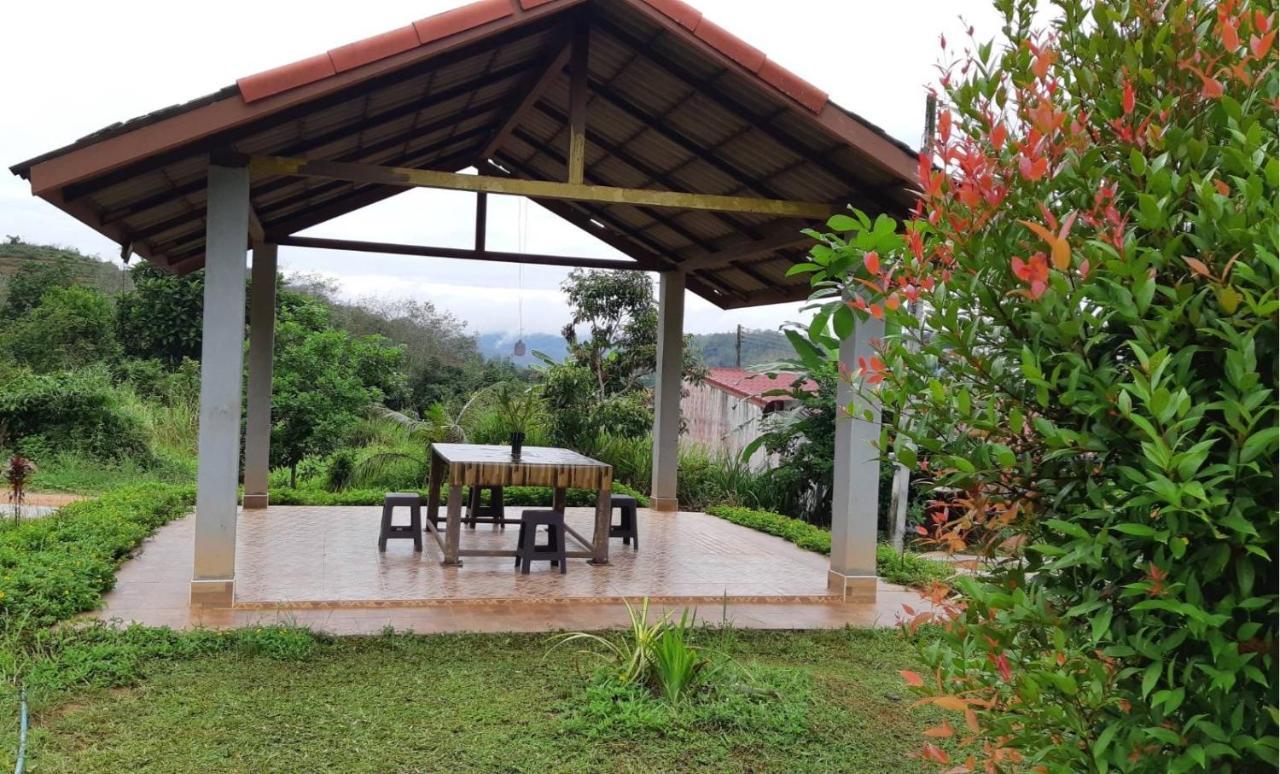 Betong House In The Garden Exterior foto