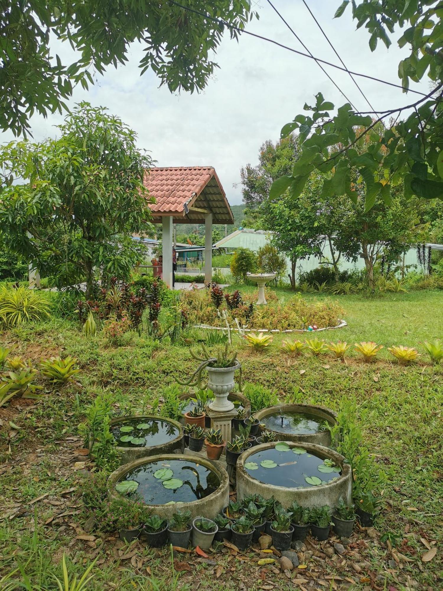 Betong House In The Garden Exterior foto